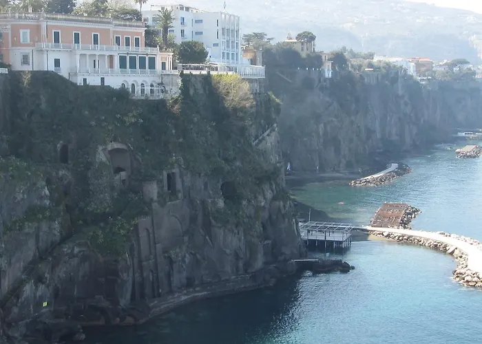 Flavia * سانتّانييلّو